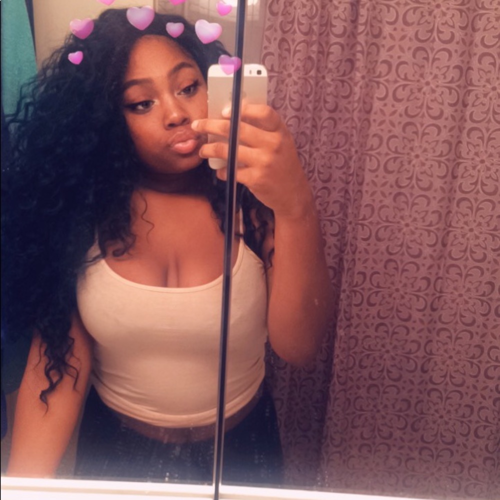 Meet your Posher, Emani